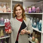 Как изготавливают красивые резные свечи и зарабатывают