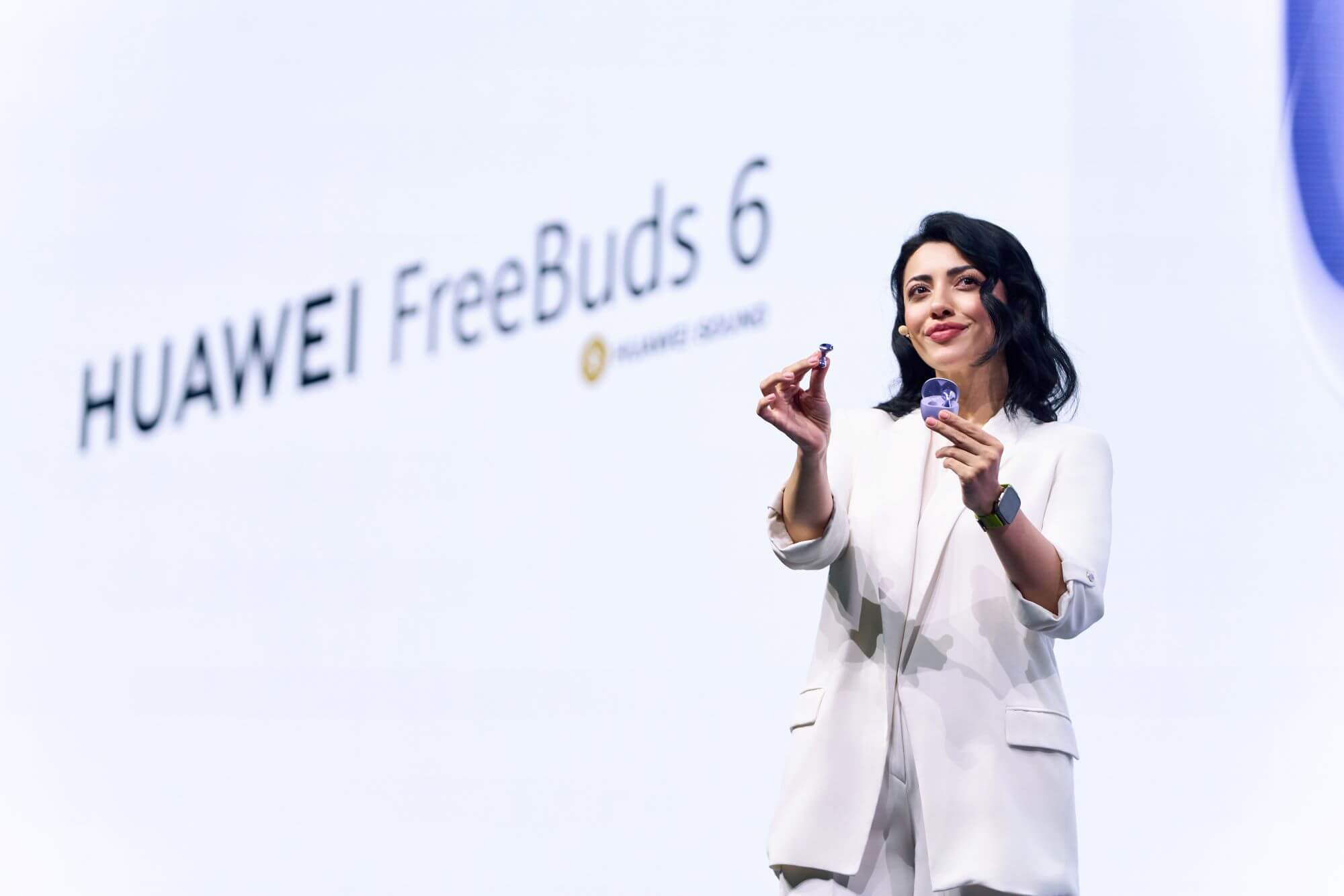 Huawei представила в Берлине новую линейку носимых устройств, открывая новую эру инновационных гаджетов на запястье Huawei представила в Берлине новую линейку носимых устройств, открывая новую эру инновационных гаджетов на запястье