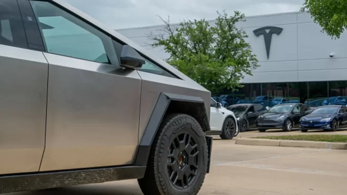 Акции Tesla упали после того, как приостановили производство Cybertruck и Model Y