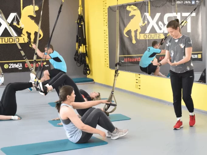 Групповые тренировки по фитнесу в T-Rex Studio: ваш путь к здоровью и гармонии