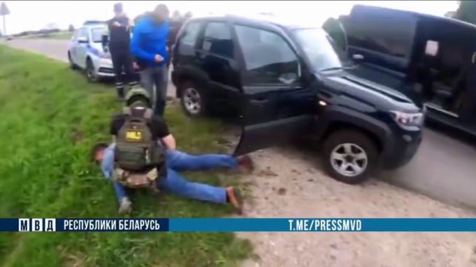 За получение взяток задержаны директор и главный бухгалтер сельхозпредприятия