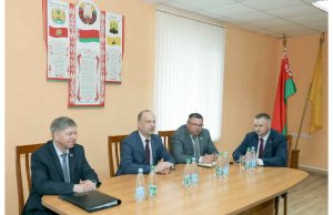 Государство стимулирует малый производственный бизнес развивать кооперационные связи с крупными предприятиями Государство стимулирует малый производственный бизнес развивать кооперационные связи с крупными предприятиями