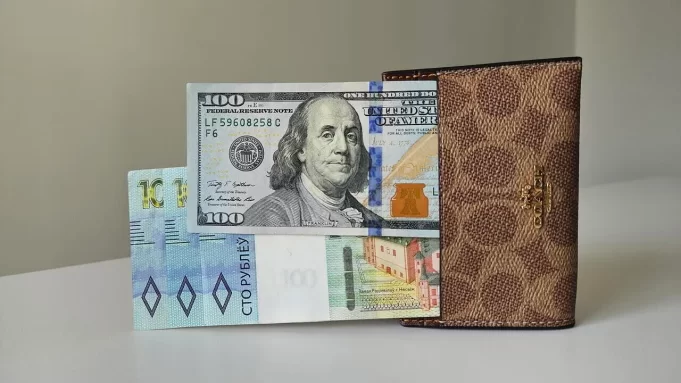 Как изменения цен на нефть влияют на доллар: прогноз по валютам