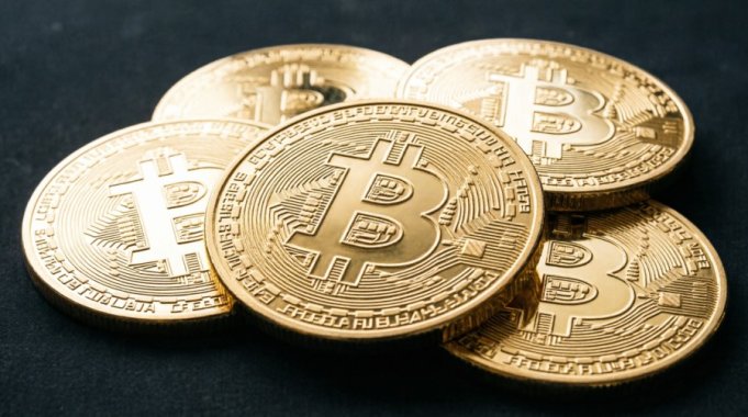 Биткоин в поиске покупателей: эксперты фиксируют ослабление спроса на фоне рекордов долгосрочных держателей