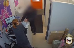 Забрал золото «без оплаты»: как ПВЗ в Братске потерял 400 тысяч ₽ за пару минут Забрал золото «без оплаты»: как ПВЗ в Братске потерял 400 тысяч ₽ за пару минут