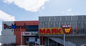 Сколько здесь людей! В Малиновке открыли гипердискаунтер «Маяк Maxi» Сколько здесь людей! В Малиновке открыли гипердискаунтер «Маяк Maxi»