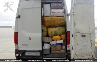 Белорусский предприниматель попытался незаконно ввезти из России крупную партию насвая весом 200 кг Белорусский предприниматель попытался незаконно ввезти из России крупную партию насвая весом 200 кг