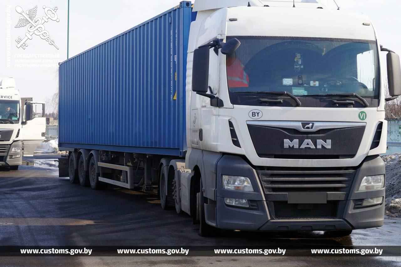Европейскую одежду ввозили как б/у: в Беларуси раскрыли схему уклонения от таможенных платежей Европейскую одежду ввозили как б/у: в Беларуси раскрыли схему уклонения от таможенных платежей